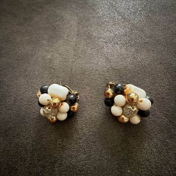 Vintage Cluster Clip-On Earrings Black White Gold Beads Retro Costume Jewelry - Picture 2 of 5